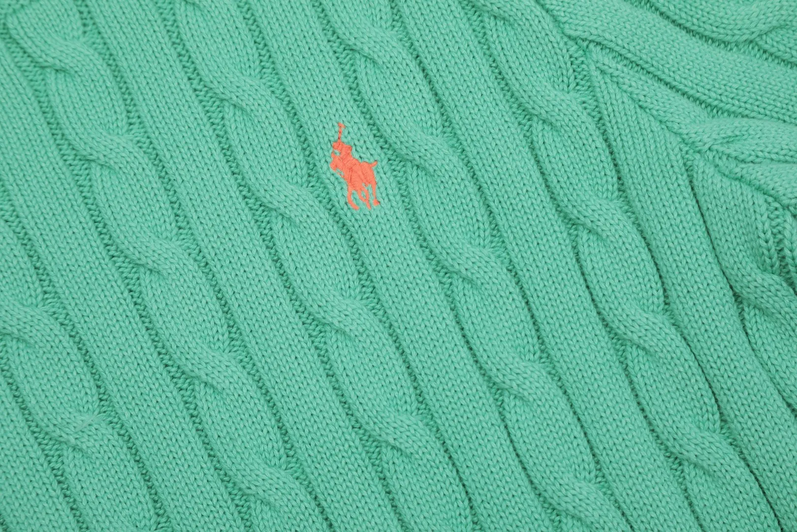 🅿️160 "Top quality" Style number: DS002# (not off the shelves all year round) [Ralph Lauren round neck solid color pony embroidered logo knitted short sleeves] ✅Ralph Lauren classic basic versatile knitted short sleeves for all seasons ✅Main supplier platform live broadcast Wholesale entities Replenish when out of stock Not off the shelves ✅ZP quality 1:1 version Scan the code to enter the GF website Counter quality ✅Detailed quality is the only one in Guangzhou Imported quality cotton yarn, focusing on high-end, cost-effective, good quality needless to say ✅The version is restored to the original order, the maximum size can be worn up to 160 pounds, loose, comfortable and stress-free ✅The upper body is simple and easy to match, a must-have for goddess ootd, good-looking clothes are never picky, a must-have in the goddess’ wardrobe Size: S-XL Color: Black White Gray Light Blue Light Pink Colorful Blue Khaki Bright Yellow Fruit Green Milk Apricot Wood Green Taro Purple Chinese Red Anchor Red Navy Red Label Navy Blue White Label